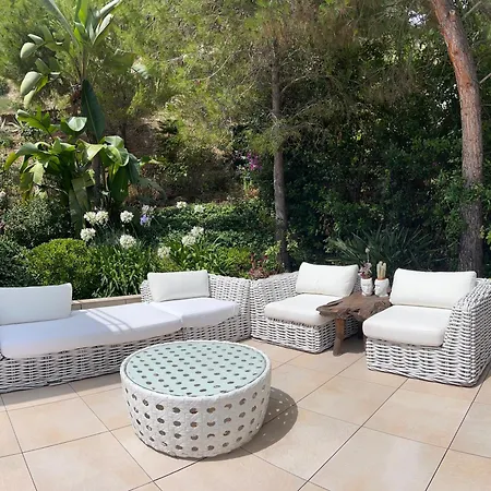 Contemporary With Sea View, Infinity Swimming Pool, Gym , Cinema Room,lift Villa *