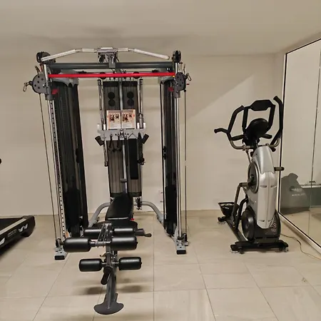 Villa Contemporary With Sea View, Infinity Swimming Pool, Gym , Cinema Room,lift