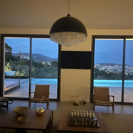 Villa Contemporary With Sea View, Infinity Swimming Pool, Gym , Cinema Room,lift