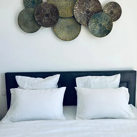 Villa Contemporary With Sea View, Infinity Swimming Pool, Gym , Cinema Room,lift *