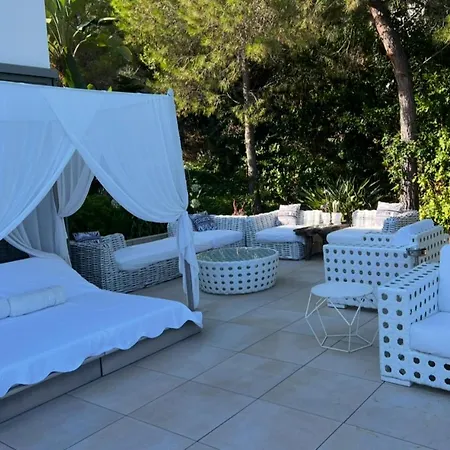 Contemporary With Sea View, Infinity Swimming Pool, Gym , Cinema Room,lift