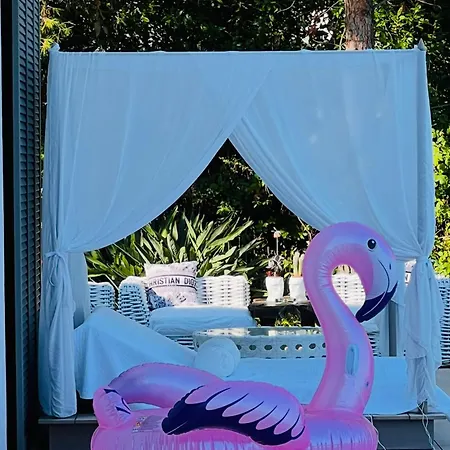 Contemporary With Sea View, Infinity Swimming Pool, Gym , Cinema Room,lift Nizza