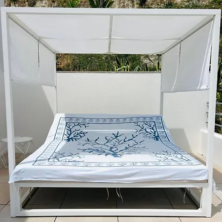 Villa Contemporary With Sea View, Infinity Swimming Pool, Gym , Cinema Room,lift *