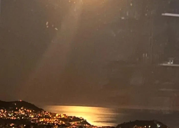 Contemporary With Sea View, Infinity Swimming Pool, Gym , Cinema Room,lift نيس