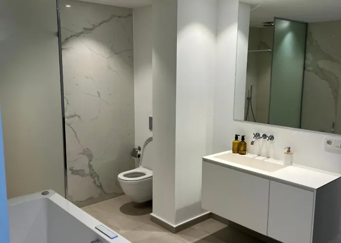 Contemporary With Sea View, Infinity Swimming Pool, Gym , Cinema Room,lift