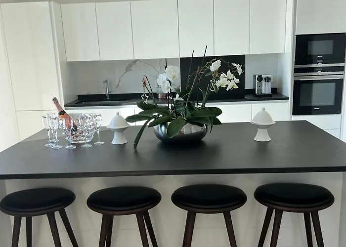 Contemporary With Sea View, Infinity Swimming Pool, Gym , Cinema Room,lift نيس