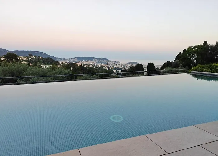 Contemporary With Sea View, Infinity Swimming Pool, Gym , Cinema Room,lift فيلة نيس