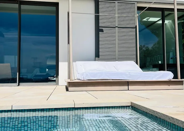 Contemporary With Sea View, Infinity Swimming Pool, Gym , Cinema Room,lift فيلة *