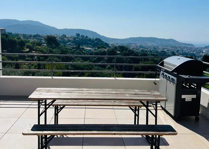 Contemporary With Sea View, Infinity Swimming Pool, Gym , Cinema Room,lift فيلة نيس