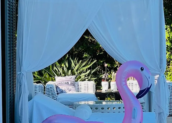 Contemporary With Sea View, Infinity Swimming Pool, Gym , Cinema Room,lift نيس