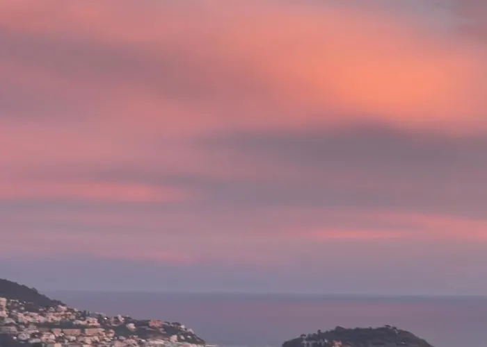 Contemporary With Sea View, Infinity Swimming Pool, Gym , Cinema Room,lift *